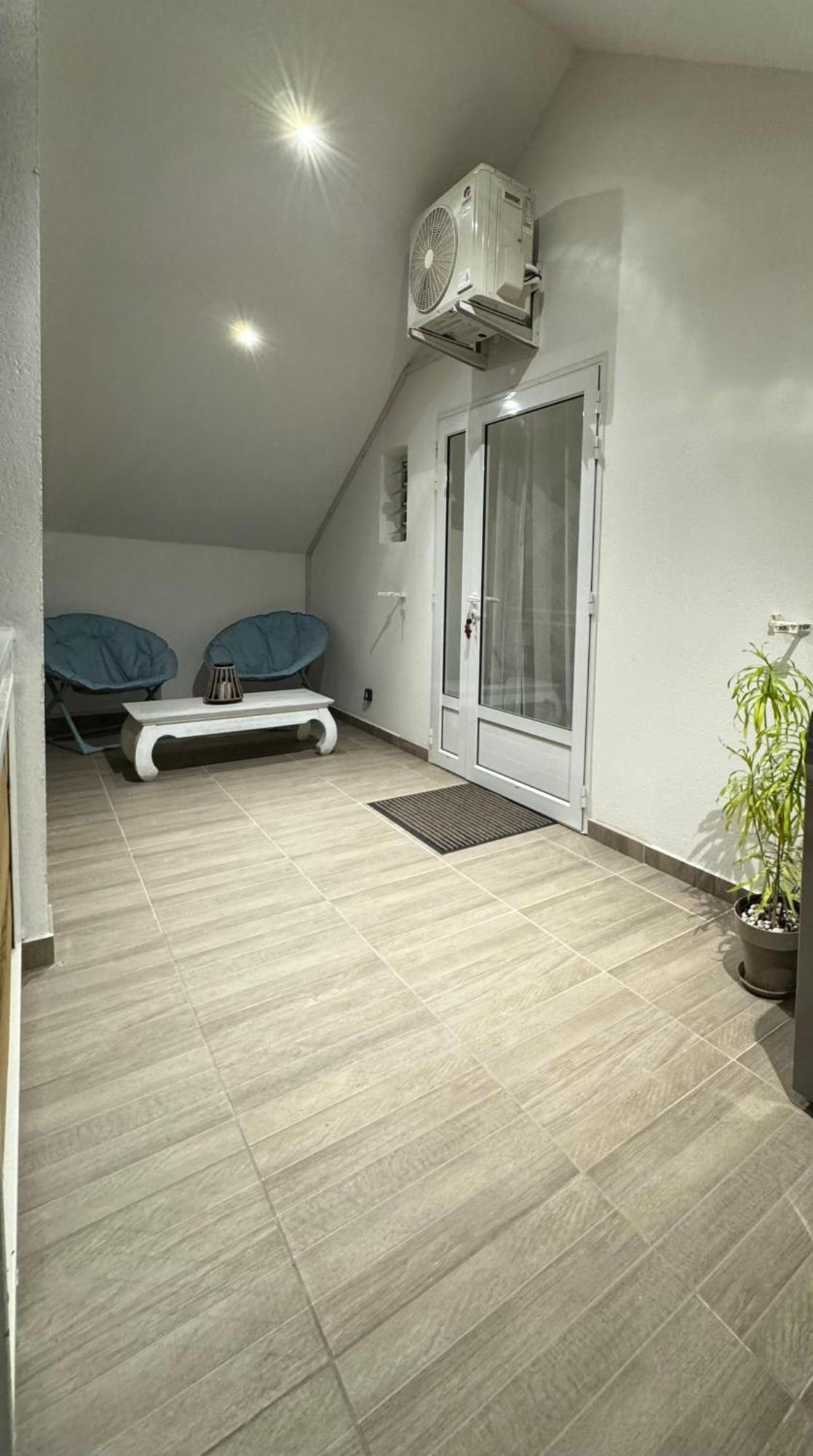 Grand Studio Charmant, Tout Equipe… Saint-Denis Exterior foto